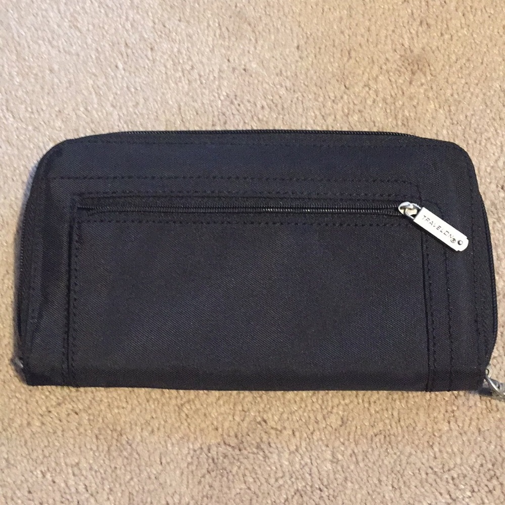 Travelon RFID blocking wallet